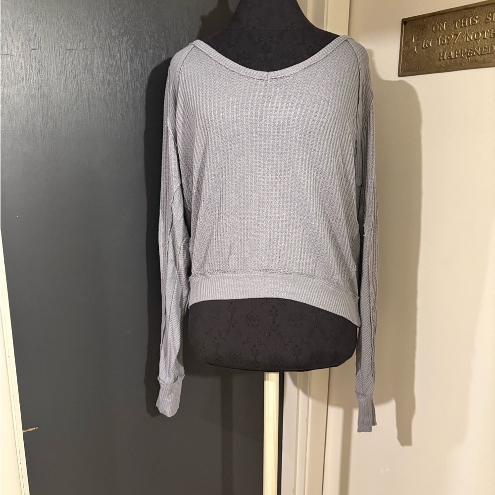 💜 We The Free People Textured Gray Knit Waffle V Neck Long Sleeve Top